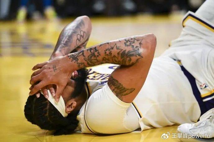 篮球职业联赛中球员受伤情况频发 